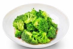 Bông cải xanh rưới sốt